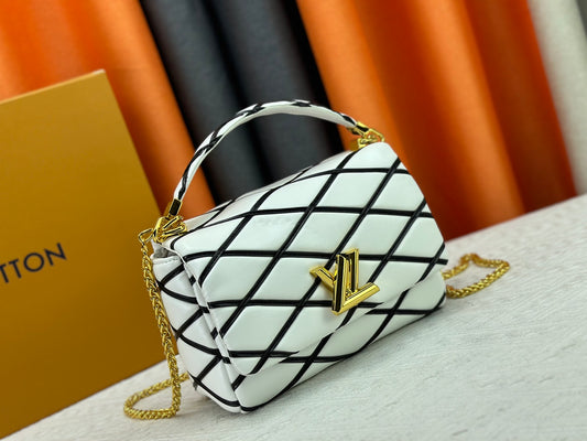 GO-14 medium-sized handbag