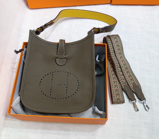 Hermès Evelyn 21 Medium Original TC Leather, Khaki